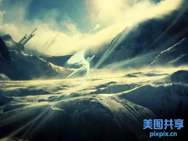 有单板滑雪者骑下雪山斜坡
