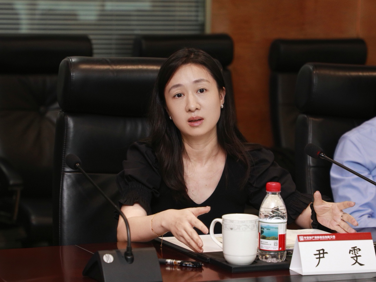 深化交流互鉴 共筑监督治理防线——海航信管党委书记廖虹宇一行到访华安保险开展座谈