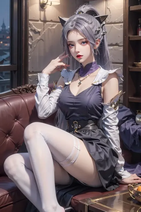 身着Cosplay装坐在沙发上的阿拉菲